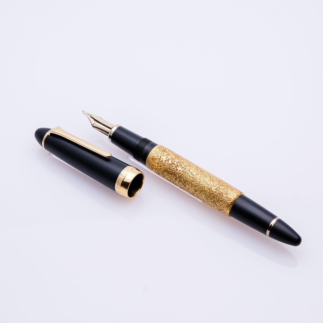 SA0004 - Sailor - Kou-Shu Negoro Nuri Gold with Cross Emperor Nib