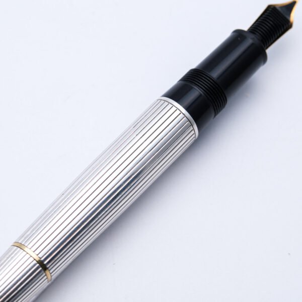 MB0629 - Montblanc - 147 Traveller Solitaire Pinstripe - Collectible fountain pens and more -1-3