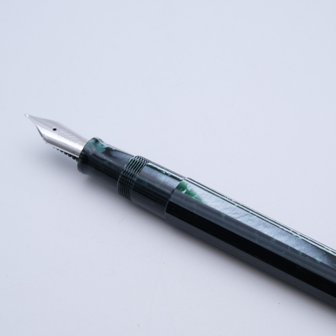 OM0194 - Omas - Paragon Arco Green - Collectible fountain pens & more -1